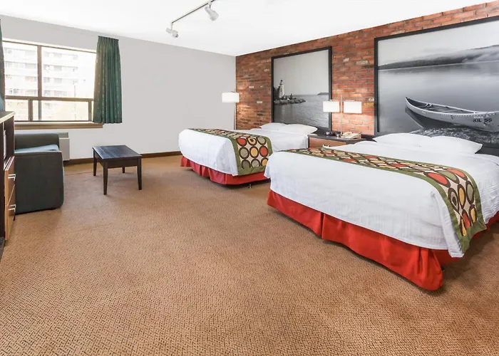 Family Hotel: Super 8 By Wyndham Sudbury On